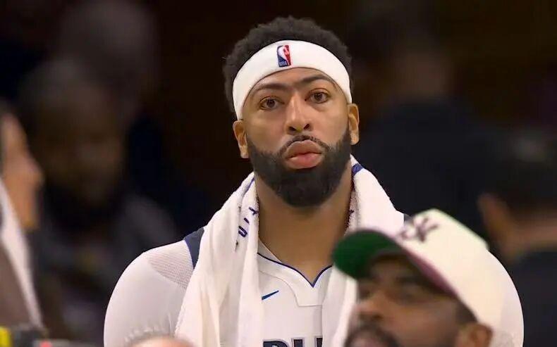 三核再砍90分！湖人三杀独行侠！浓眉复出，太难了...