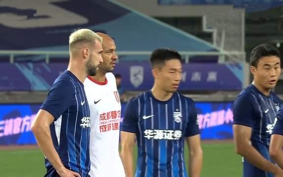 亚冠1场定晋级，韦世豪停赛成都三线作战8天3场曼谷联9外援来袭