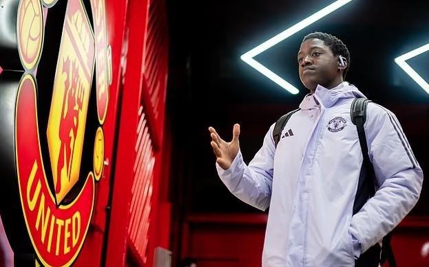 邮报:梅努希望冬窗离开曼联,有12家俱乐部对他感兴趣