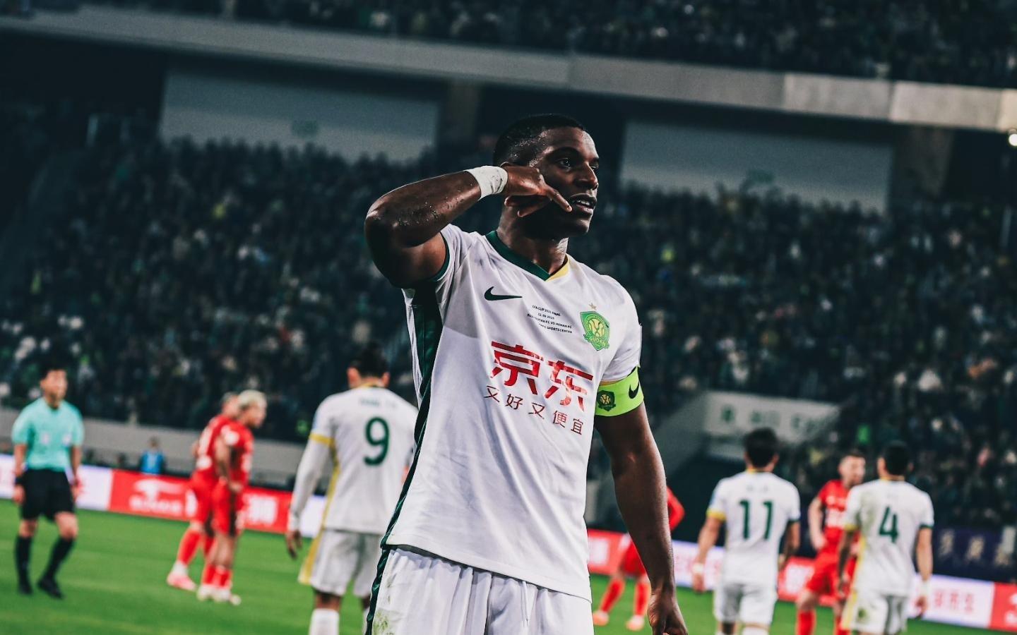 随着一场30，足协杯冠军出炉！北京国安打败河南，阿布雷乌戴帽