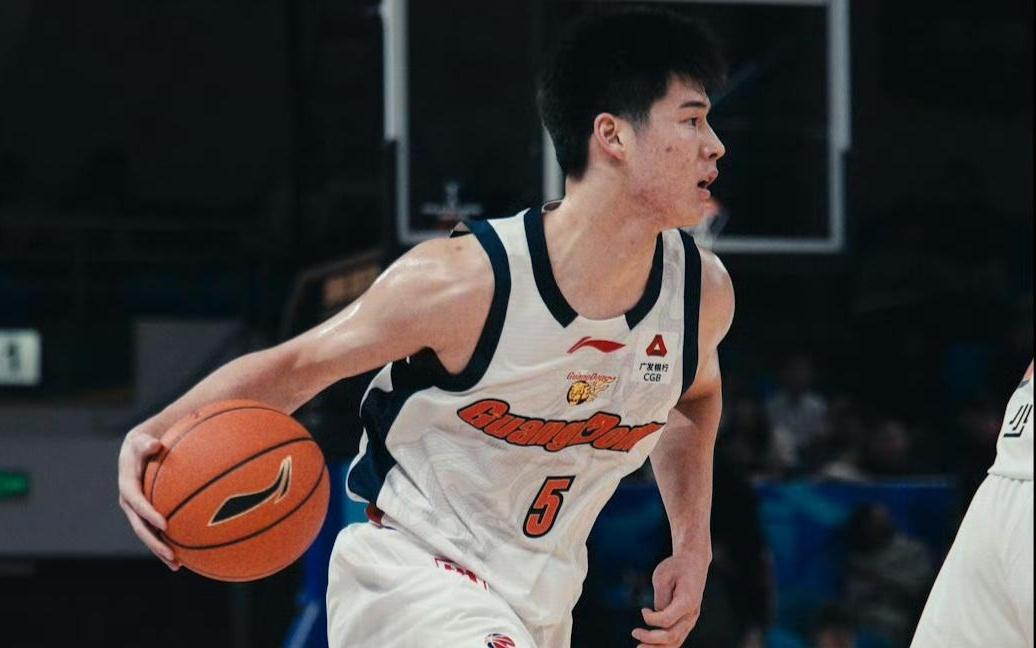 亮剑!广东新赛季首战三大杀招,跑轰风暴席卷CBA