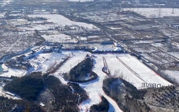 推出宠物友好服务、升级硬件设施,北京多家雪场正式开板