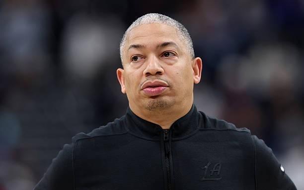 你是哪边的泰伦卢在领先14分时主动