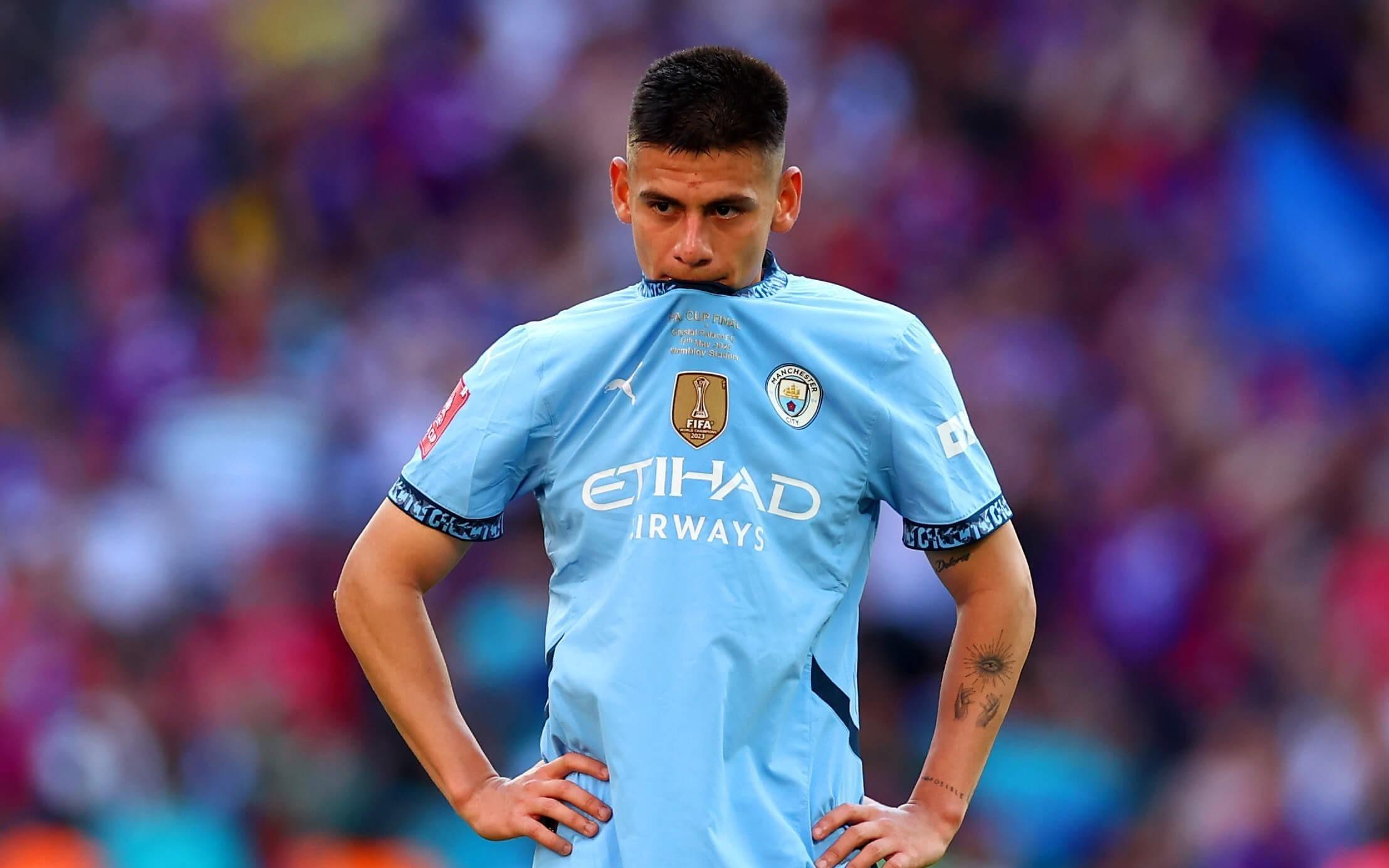 TA：曼城冬窗大概率召回埃切韦里，不排除留队的可能性