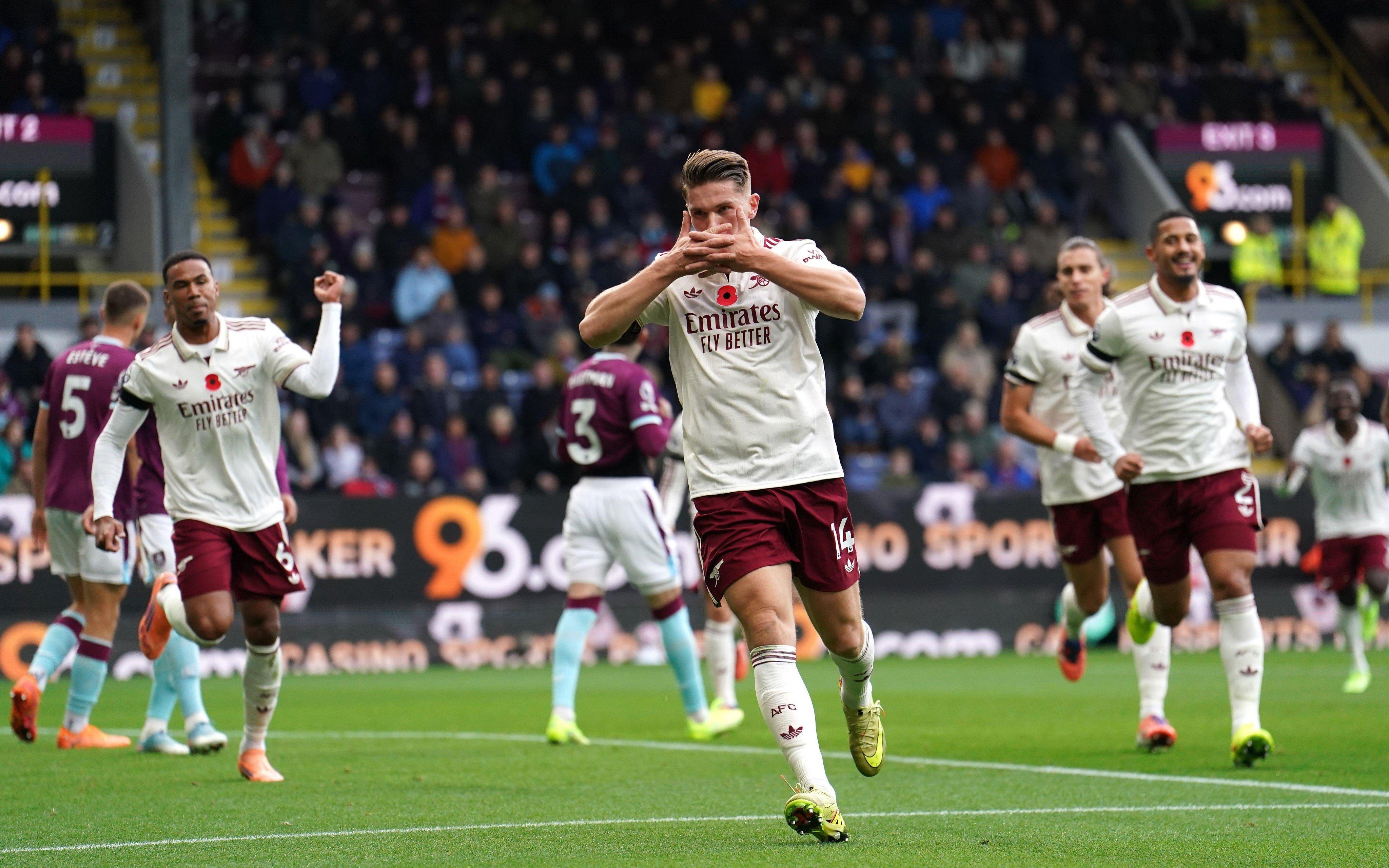 阿森纳前10轮通过角球攻入8球，成英