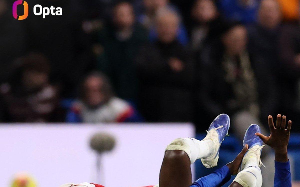 自大卫路易斯以来,凯塞多是首位英超对枪手染红的蓝军球员