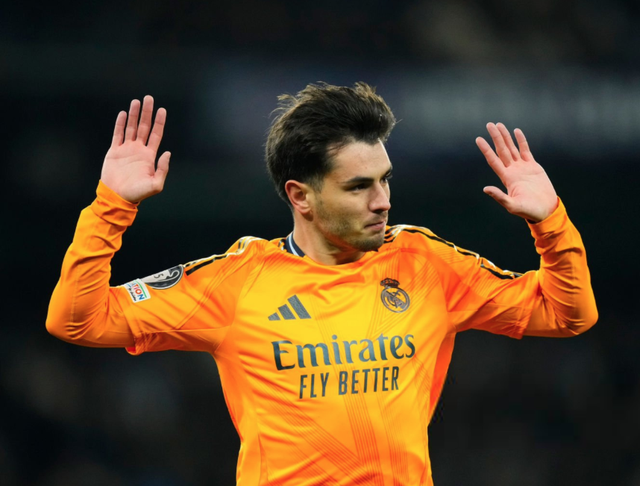 决战巴萨!皇马首发唯一悬念:2人竞争主力阿隆索艰难选择