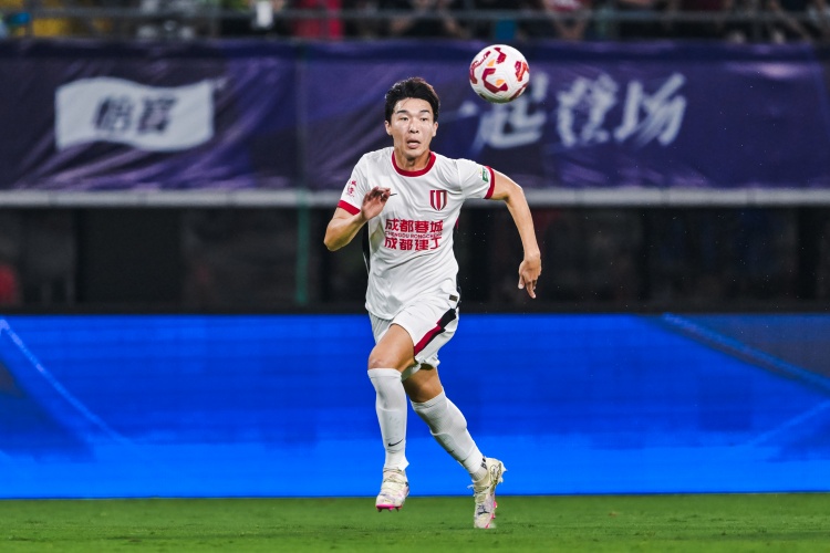 津媒：元敏诚将韩鹏飞按在板凳上，不知伊万是否可将其招入国足