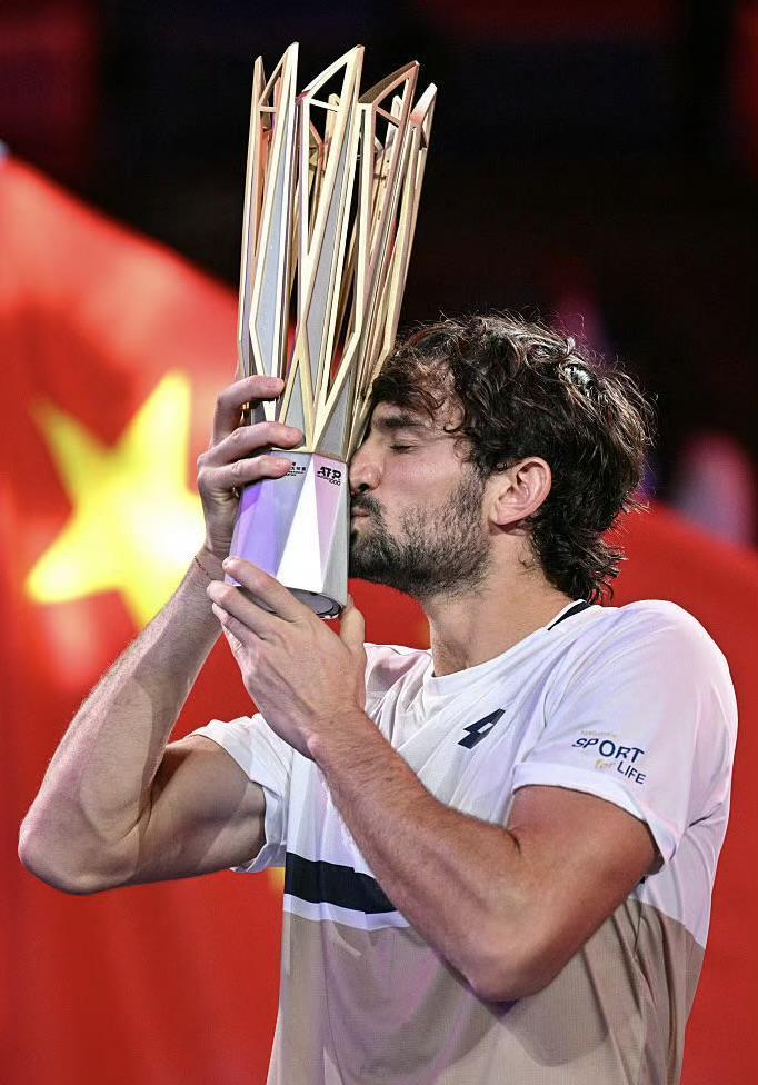 新生代的破冰时刻:赛季七位“首冠先生”书写网球新篇章