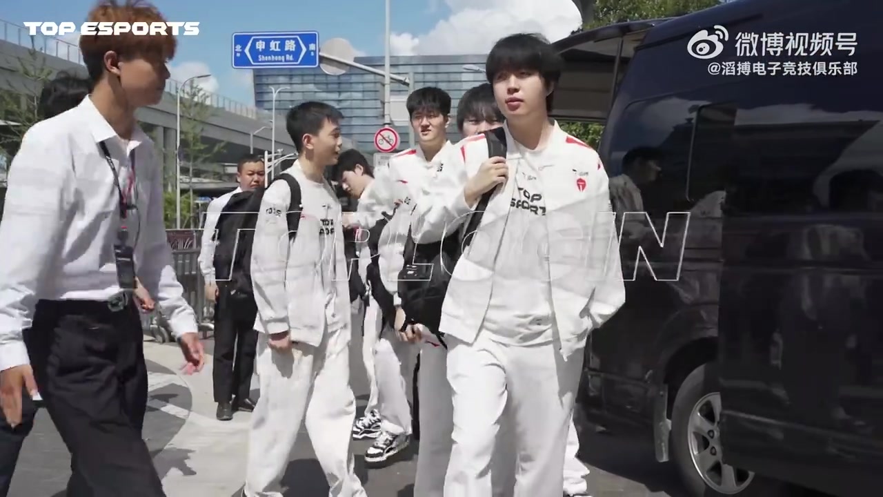 TES发布赛场VlogJackeyLove：来Solo虐你一把下去了