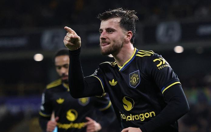 足坛一夜动态:AC米兰大逆转登顶意甲第1,B费创纪录曼联复仇狼队