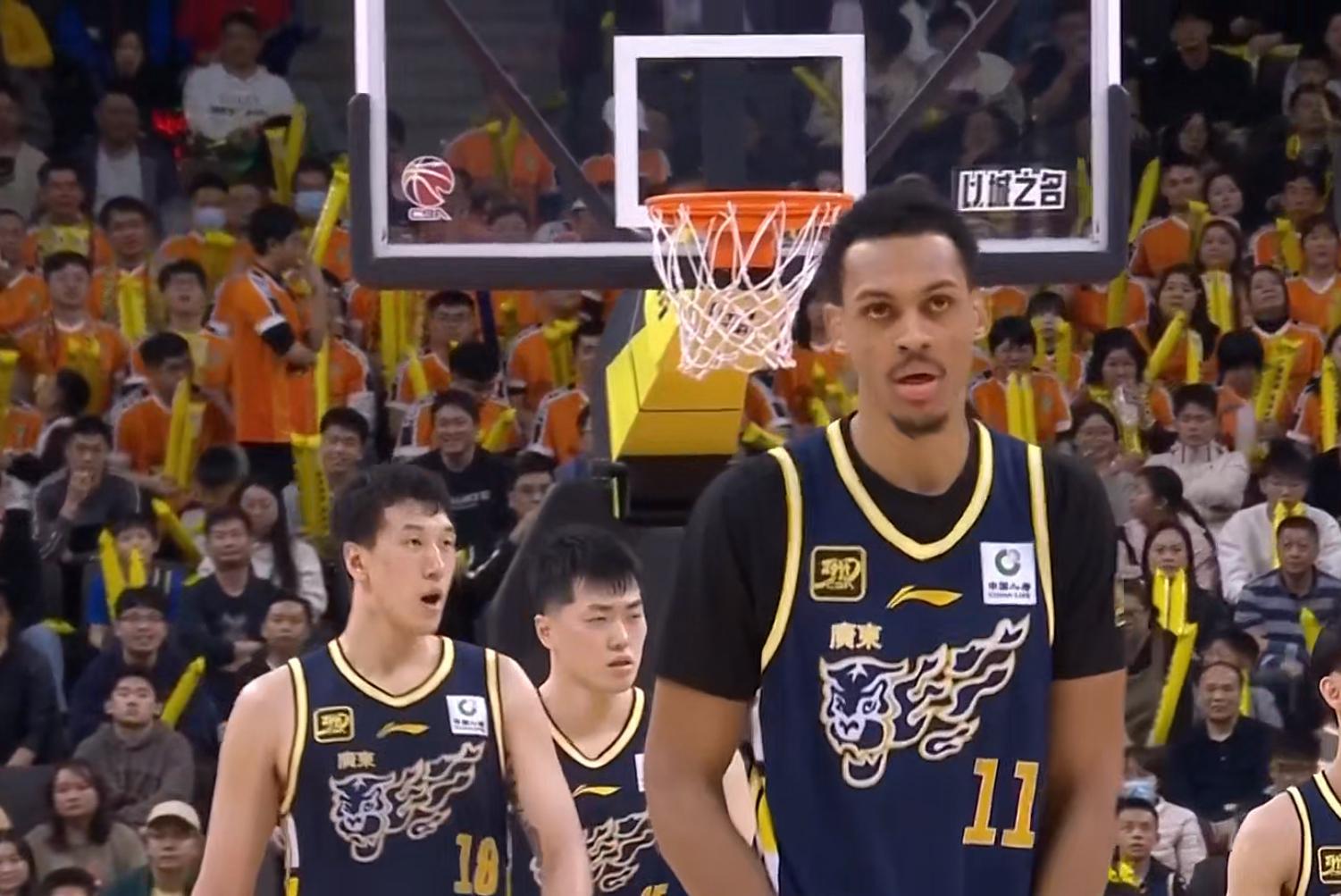 恭喜广东队！CBA“暴力内线”正式到位，保四争二没悬念了！