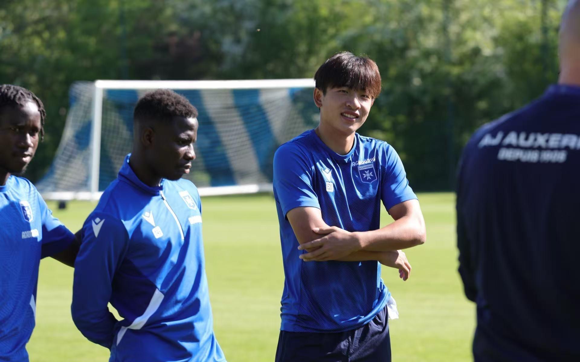 魏祥鑫：踢了一个赛季的中超之后更自信了，身体也更壮了