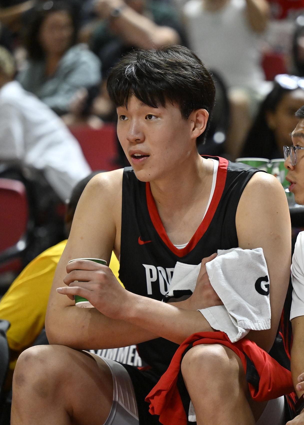 杨瀚森被怒喷:防守差遭美球迷“滚出NBA”!