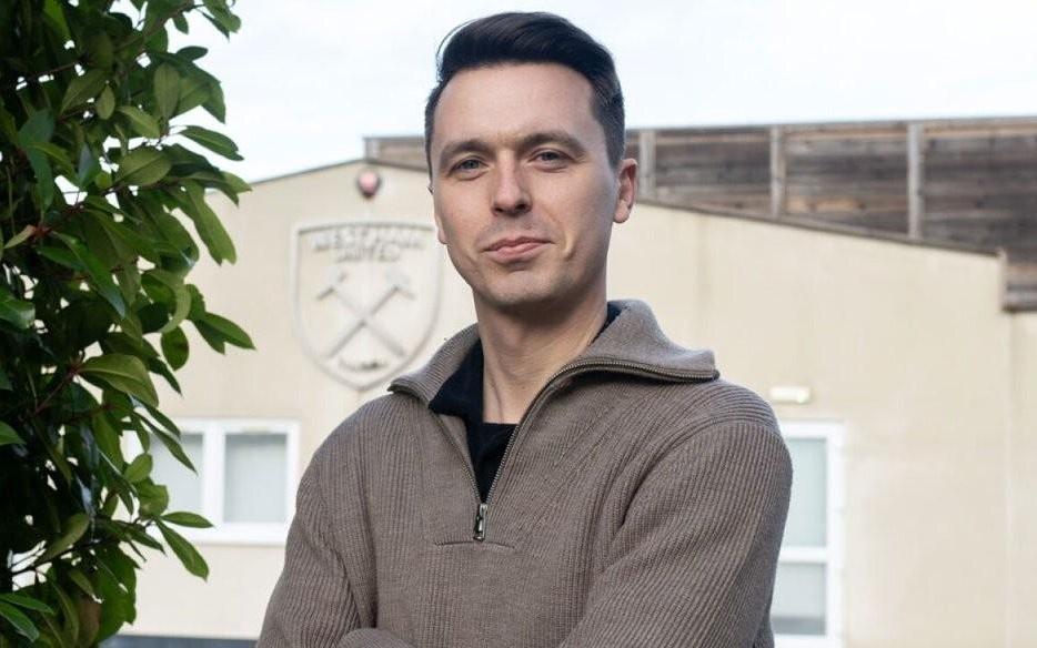 记者：曼联新任首席球探的人脉很强，将