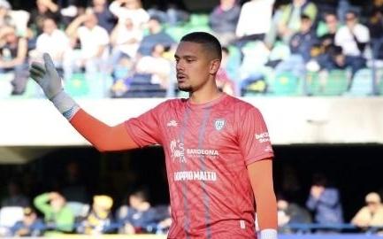 米体:卡利亚里门将卡普里莱受到了多家豪门俱乐部青睐