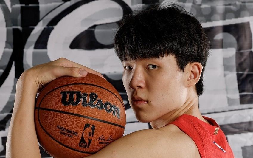 挑战外星人！文班高一尺，库里高一丈！给