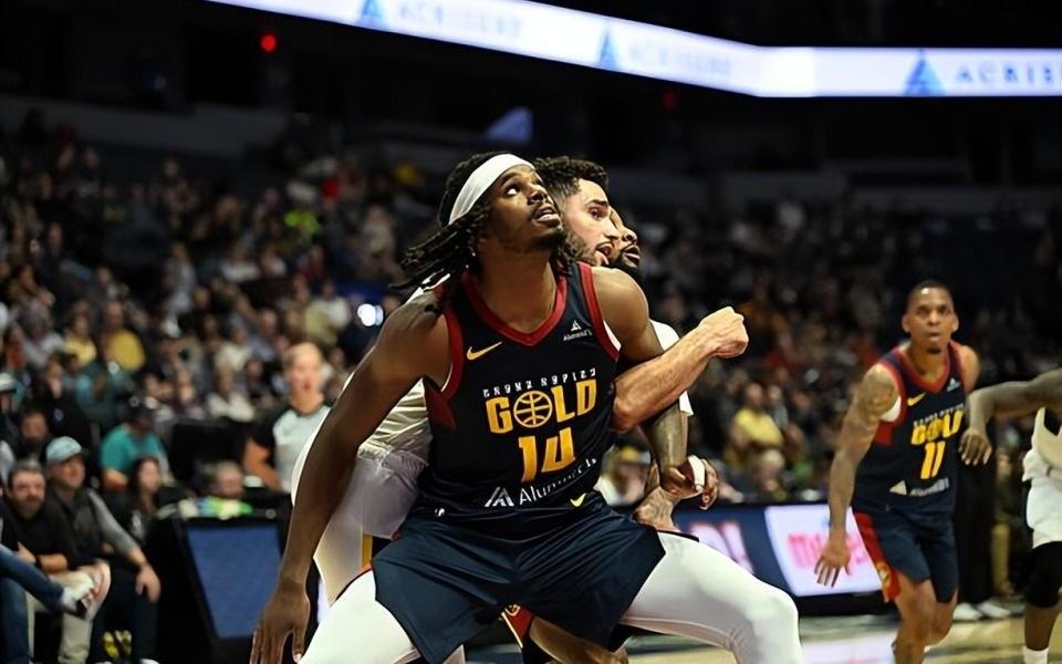 发展联盟表现相当不错,掘金为什么不给内线新星多些表现机会