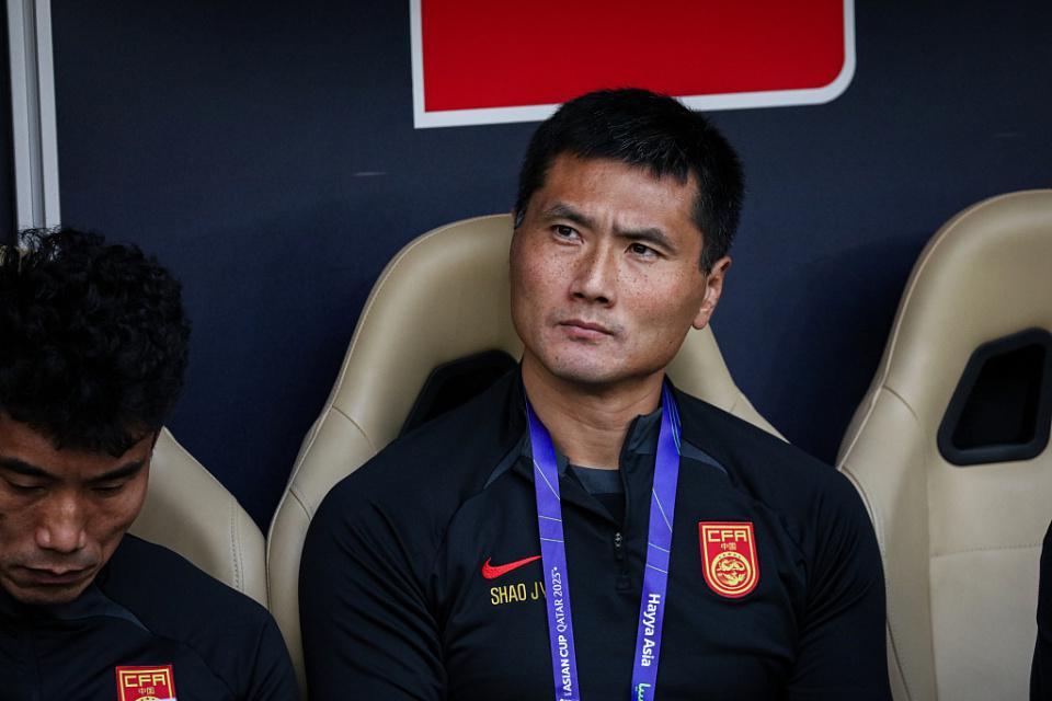 重回土帅时代!45岁邵佳一确定当选国足新帅独立执教中超队仅1年