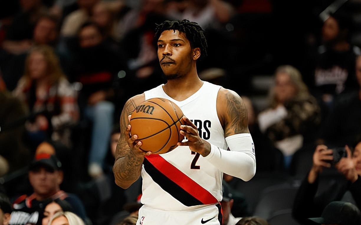 得分能力确实不错,但开拓者后场新秀的进攻选择也太糟糕了吧