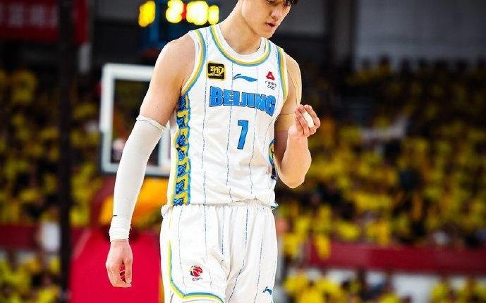 炒作抬高身价22岁新星若留在CBA,可拿到550万年薪
