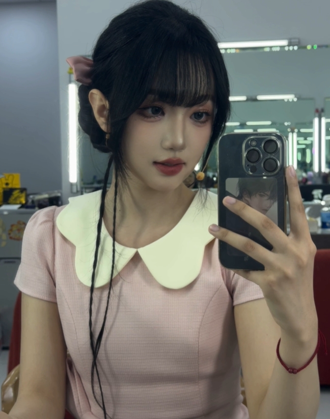 好腿！主持十月晒照：做好节前的最后一班友友们五一快乐！