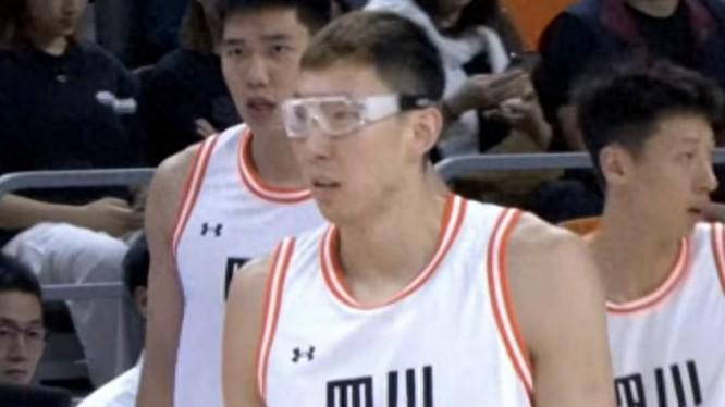 周琦33分胡金秋24分四川輕取北京，打進(jìn)全運男籃四強