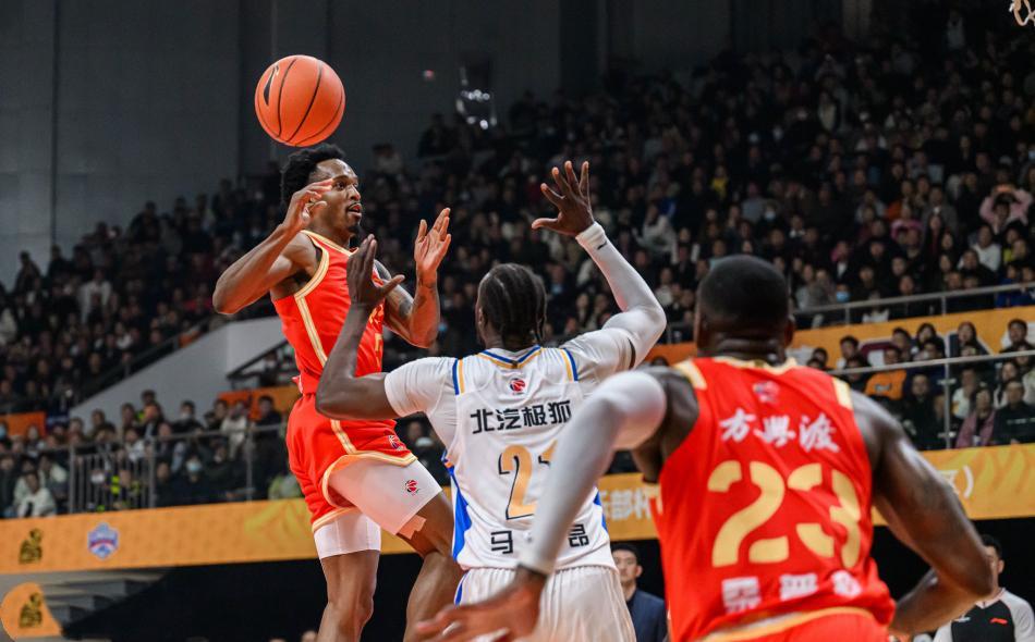 拼命砍21分,CBA悍将还能留吗惜败广厦,许利民给了太多机会