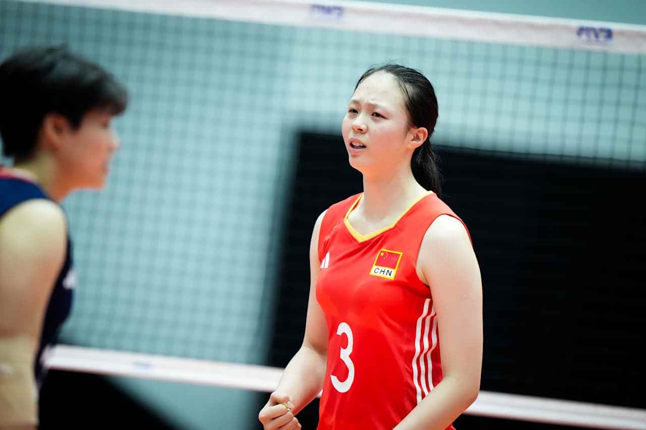 轰16分连胜！中国女排又一18岁1米92接应崛起：未来接班龚翔宇