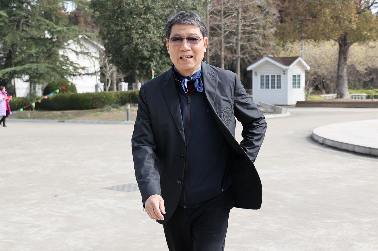 徐根宝：上海全运队要冲击金牌李新翔体力太差60分钟就抽筋了