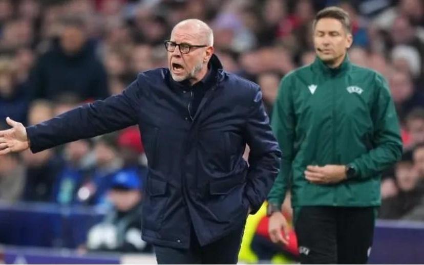 阿贾克斯临时主帅：本菲卡第一球是越