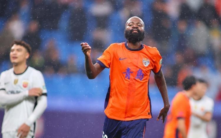 中超外援人品差，保级功臣成老赖，欠队友5万不还，青岛拒绝续约