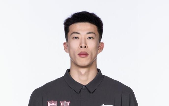 26岁就选择退役！广东宏远小将转型为教练，辅佐杜锋