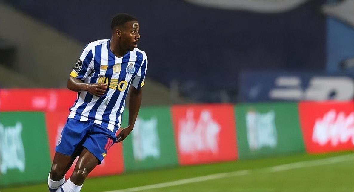 上港队将在后腰完成一笔重量级续约,这位外援直接留队,值得期待