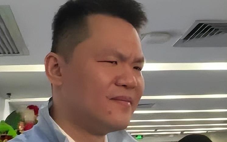 广东3消息！杜锋官宣徐杰接班人，朱芳雨重磅发声，新小外骑电驴