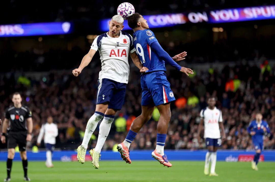 蓝军玻璃人复出即献顶级表现:6次成功争顶+3次成功过人!