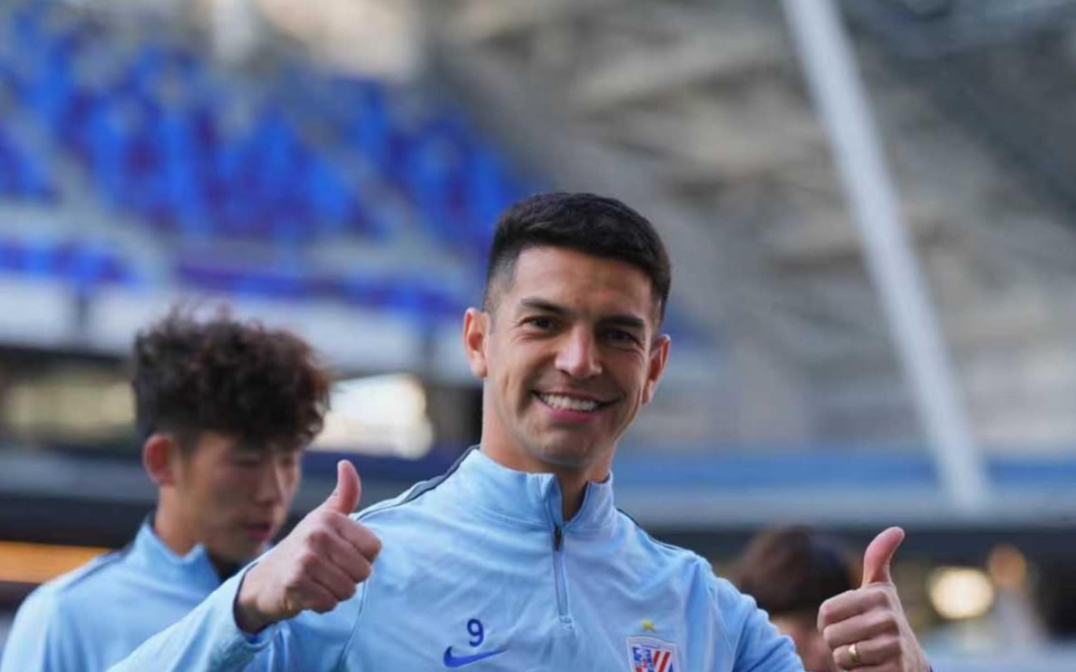 战广岛三箭前路易斯晒照:最后一舞球员与申花合同月底到期