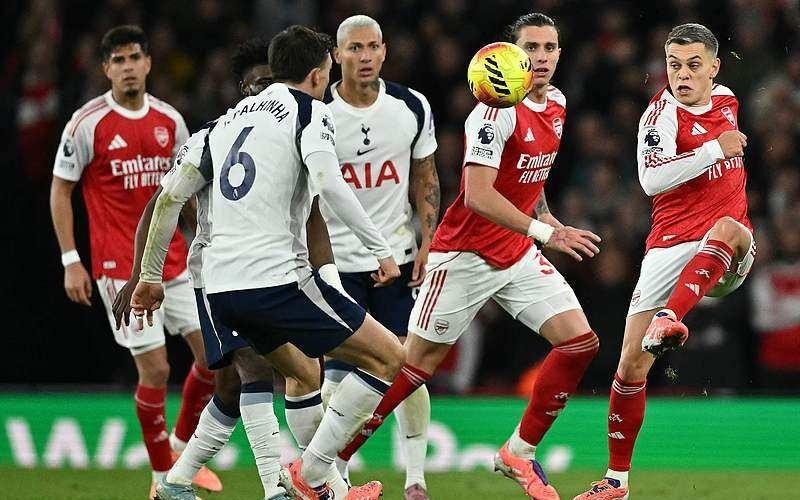 阿森纳41热刺埃泽上演帽子戏法