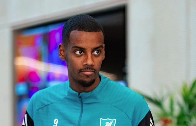 斯洛特面临重大抉择!26岁神锋成球队软肋,利物浦英超争四成疑