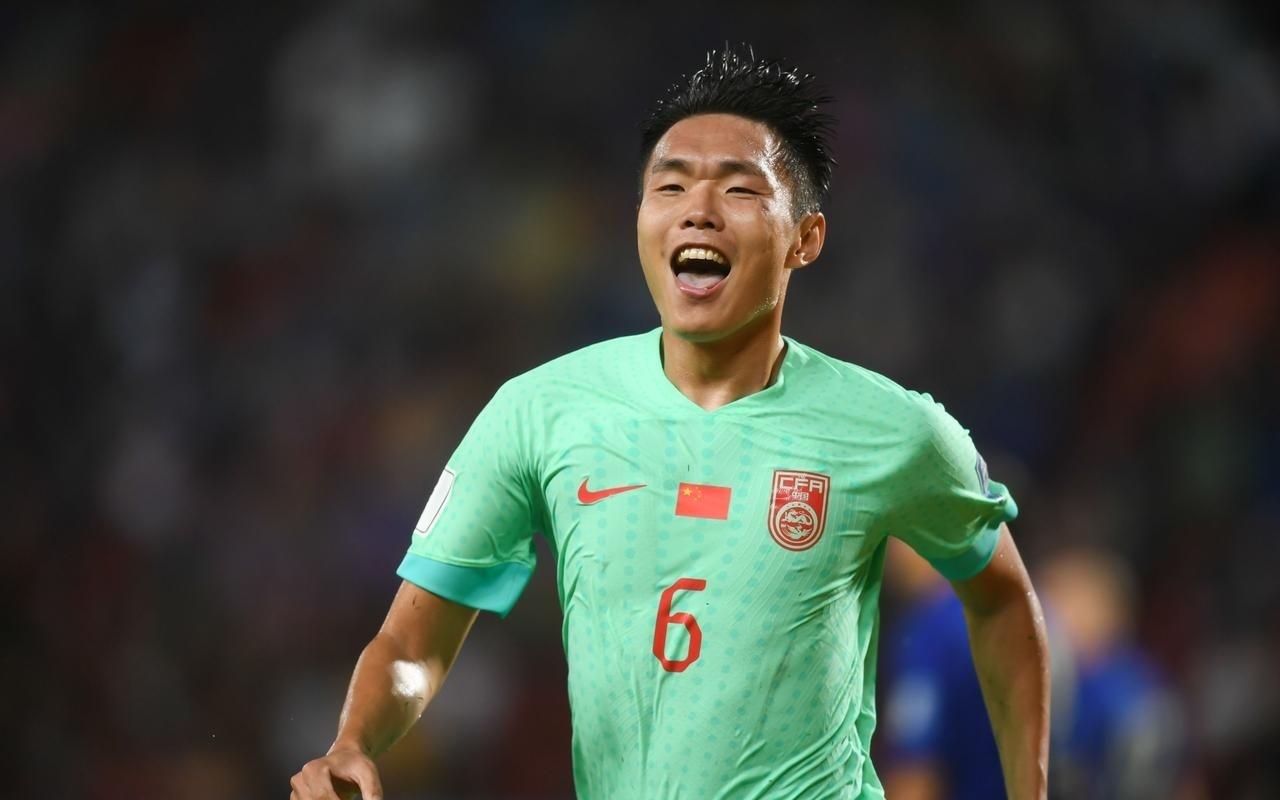 他是中超最励志典范从豪门边角料,逆转为新东家队长,入选国足