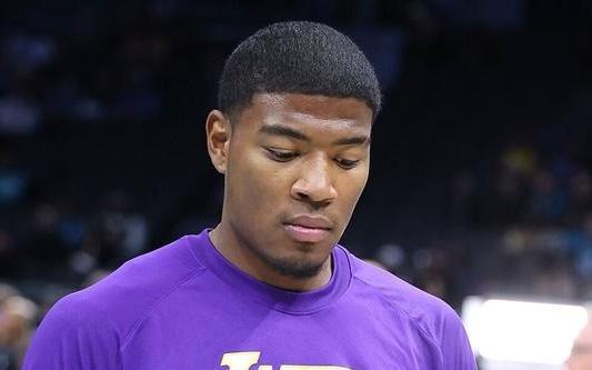 八村垒:整场比赛都不记得自己何时拿过球这不是我们赢球的方式