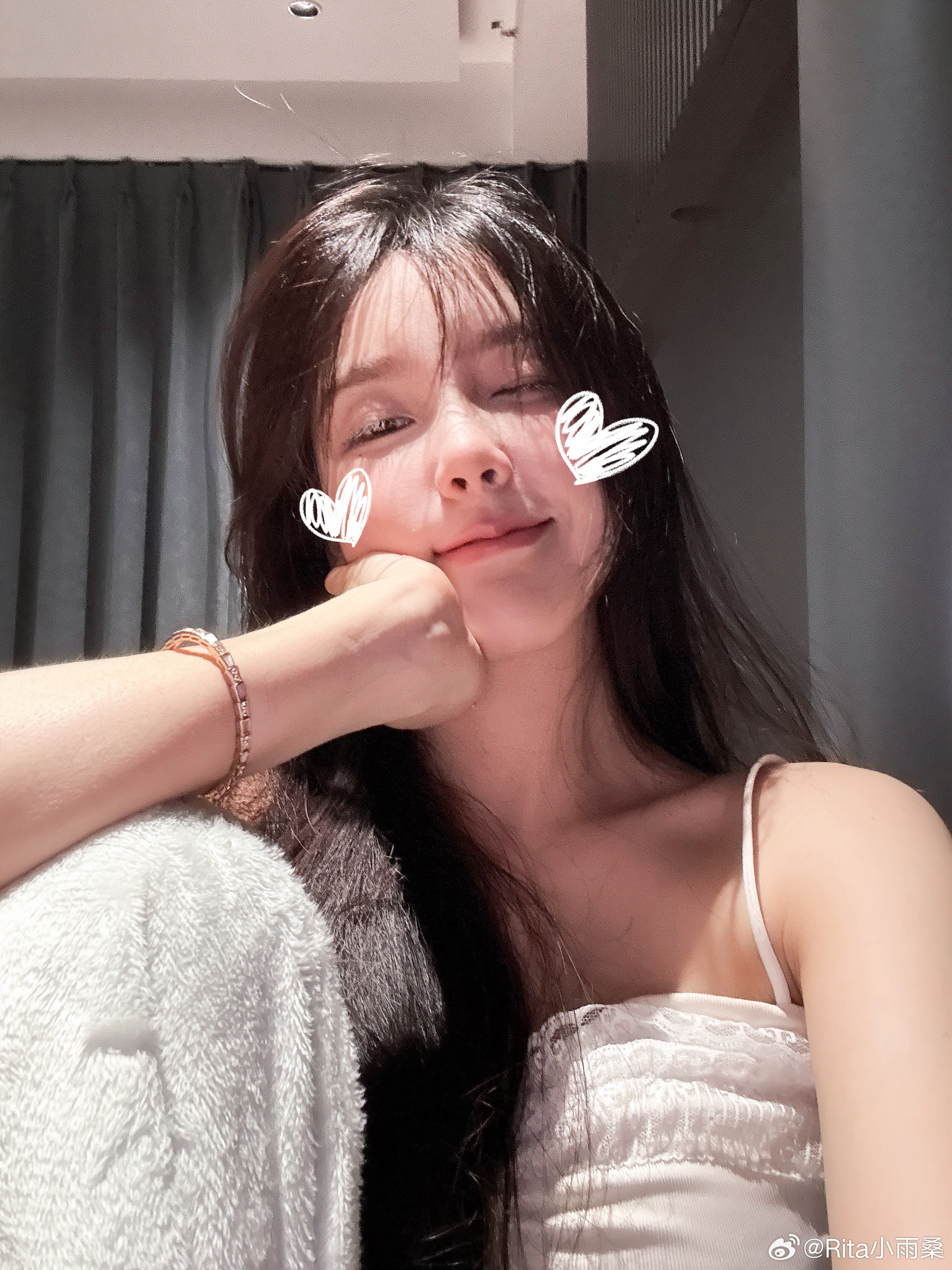 塔子姐别考验我了！Rita更博晒照：该续铁粉了！