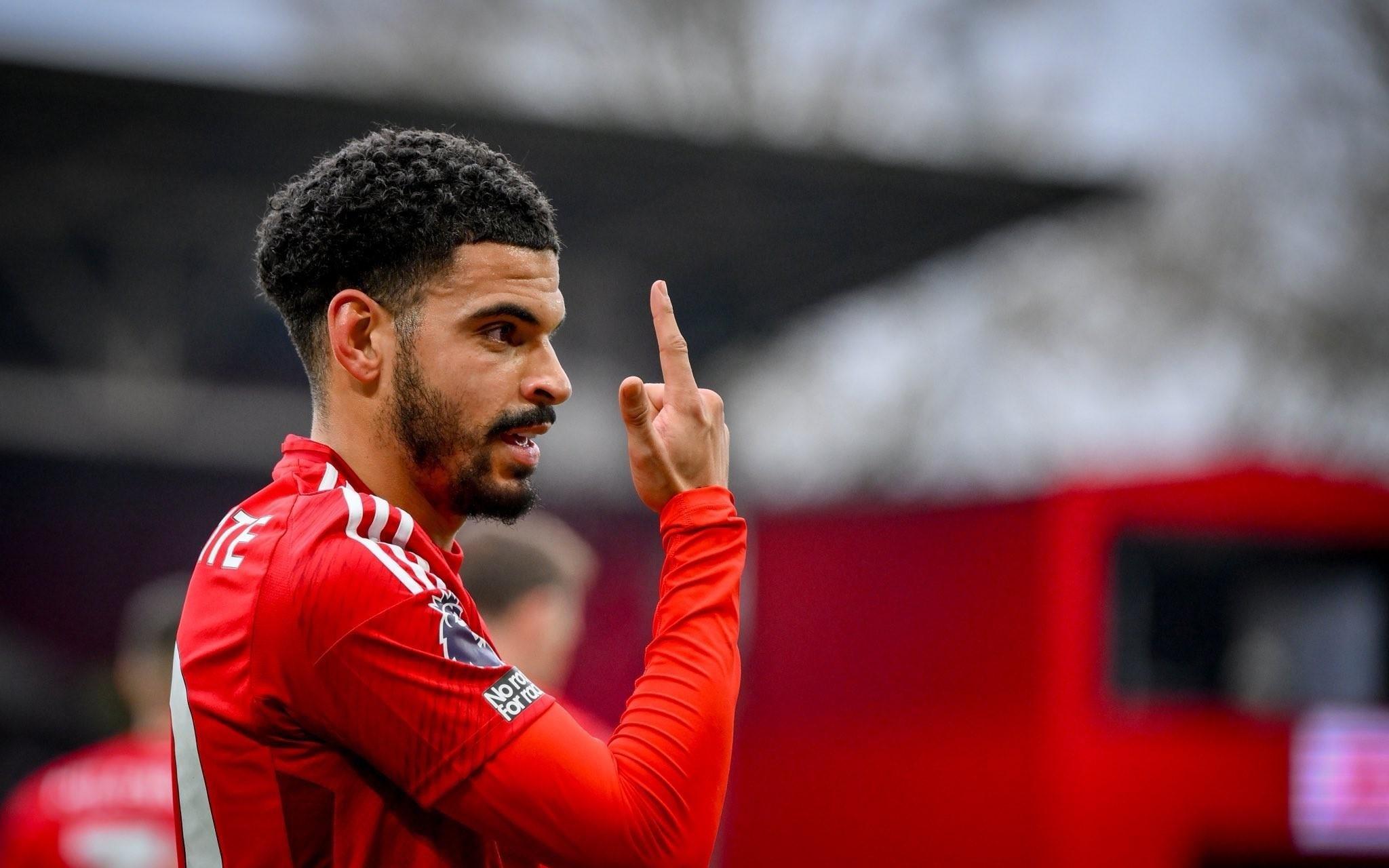 吉布斯怀特：首粒失球前的角球不该判，队友们都称球未出界