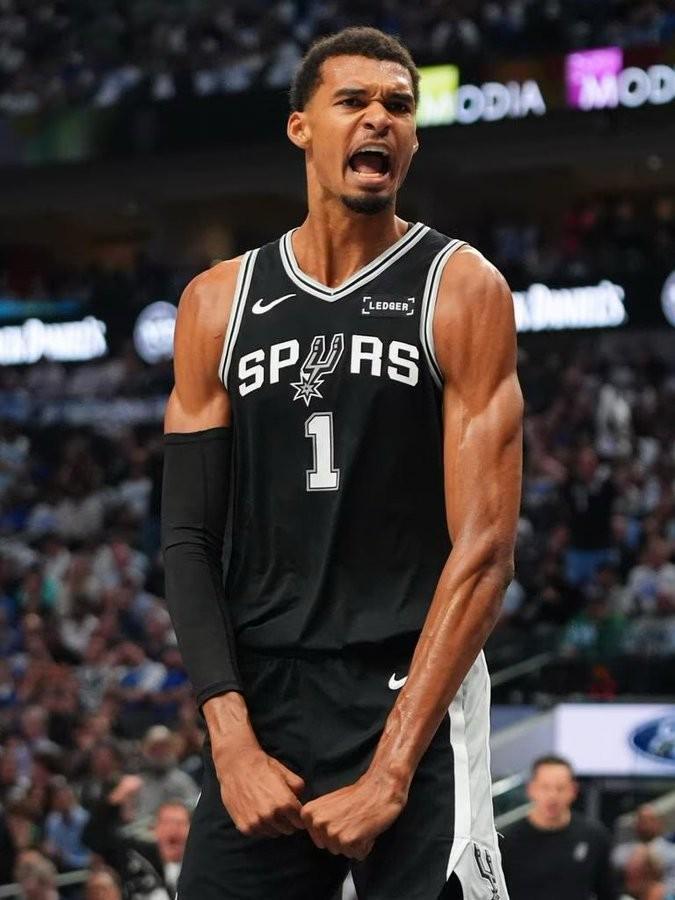 大罗问号脸,大范甘迪:别叫文班外星人了,我怕他真被遣返了