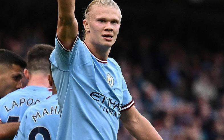 現在英超前三積分和后面球隊拉開差距了，阿森納要和曼城爭冠