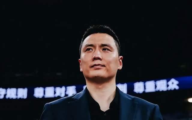 正式官宣！CBA争议外援加盟上海男篮，携手张镇麟，冲击总冠军