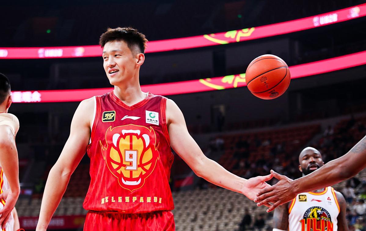 6个CBA最老球员！80后仅剩两人，李晓旭入行最早，方硕再战1年