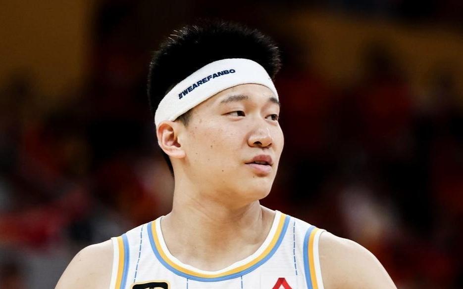 中国男篮打完两场世预赛后，阵容或做出调整，4人国家队前景不妙