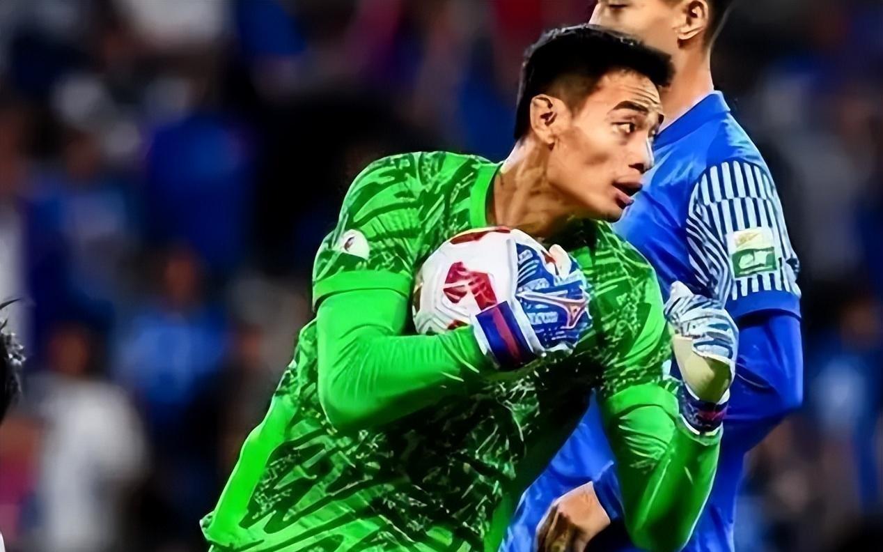 废了25岁国足新星神秘消失,别人比赛他逛商场,恐被邵佳一除名