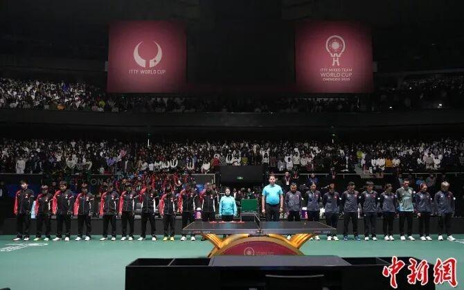 混团世界杯开赛前，为香港遇难同胞默